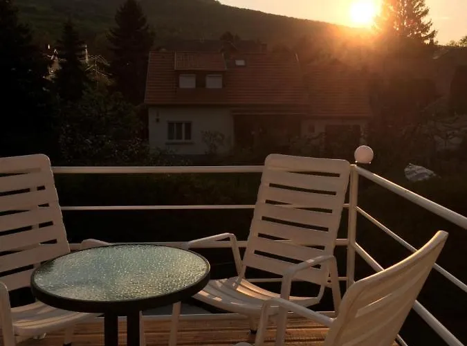 شقة Bella Badacsony Apartmanhaz *
